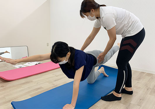 キレイは姿勢から!どこから見られてもキレイな姿勢を作るピラティス指導!